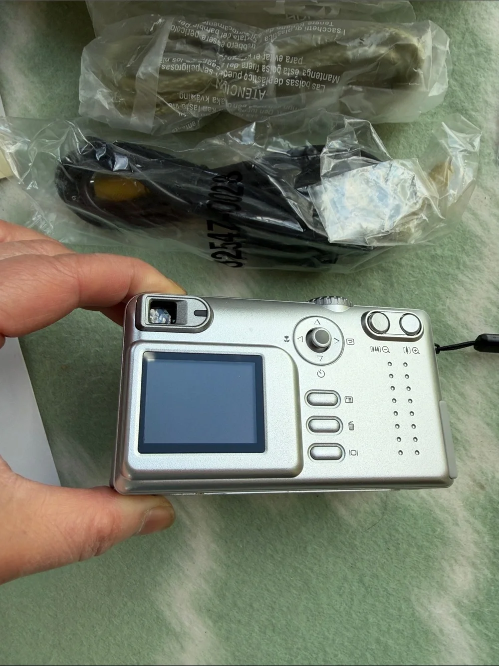 New Vivitar Silver 2.0MP Vintage Digital Camera with Accessories and 512 MB Card